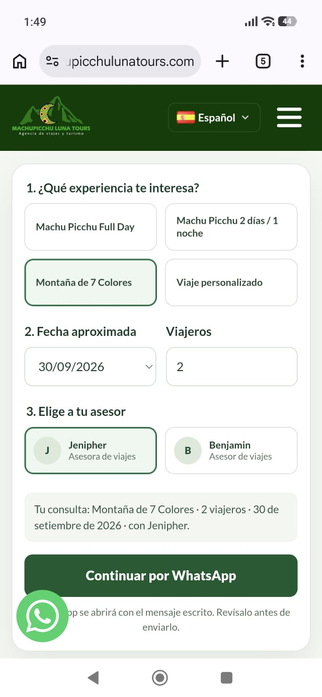 Captura real de la consulta rápida: selección de experiencia, fecha, viajeros, asesor y botón para continuar por WhatsApp